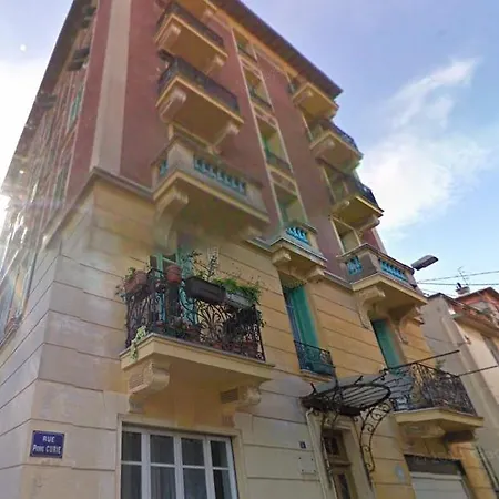 Apartment A Pierre Curie *